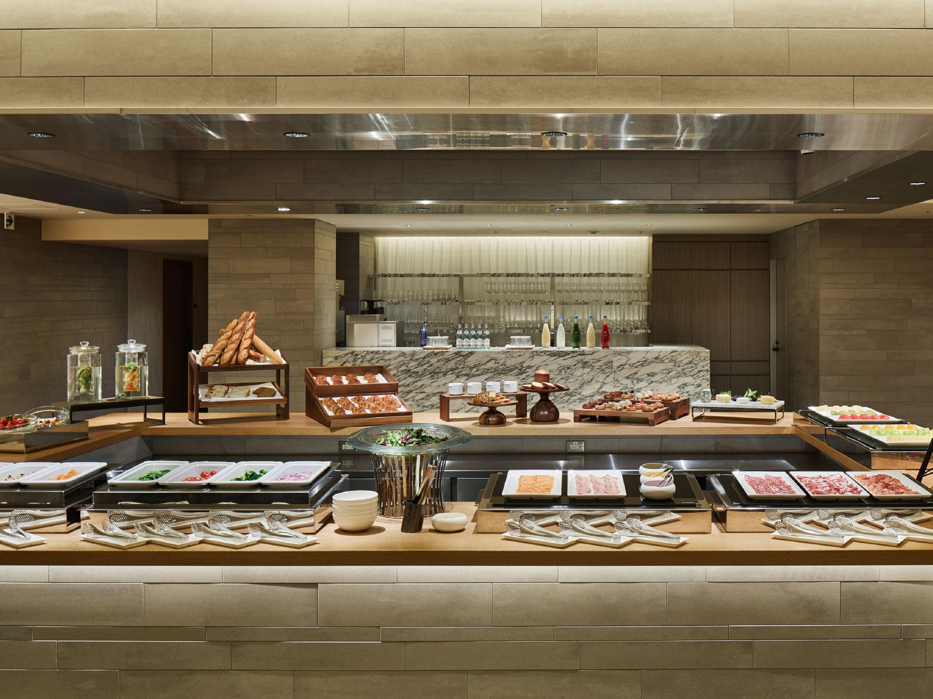 The Thousand Kyoto Eksteriør billede A buffet at a hotel