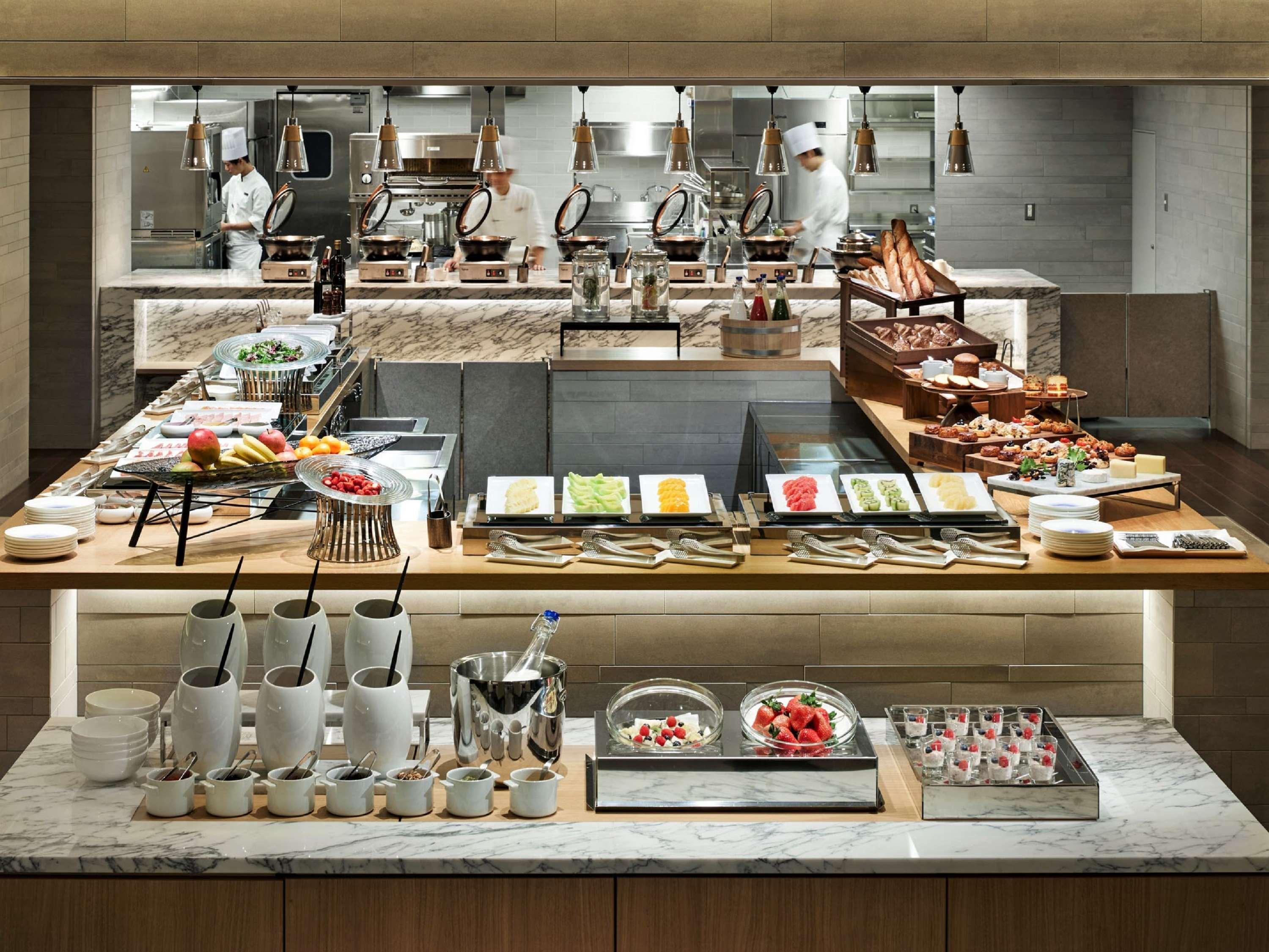 The Thousand Kyoto Eksteriør billede A buffet at a restaurant